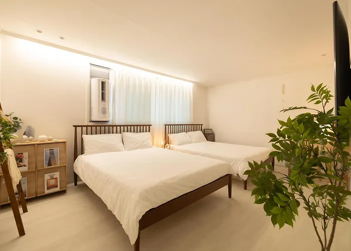 Stay1239#new#discount#6 Guests#family#dmc Station#airport Railroad#5-minute Walk#1 Stop From Hongdae#business Trip#travel ゲストハウス 4*