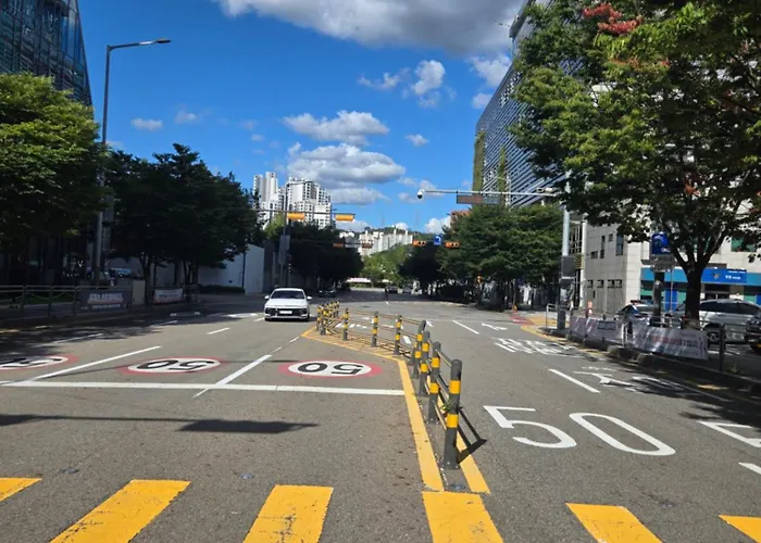 Stay1239#new#discount#6 Guests#family#dmc Station#airport Railroad#5-minute Walk#1 Stop From Hongdae#business Trip#travel ゲストハウス 4*
